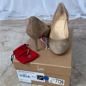 Christian Louboutin Simple Pump 37.5 Excellent Condition | Box + Extra Heel Taps